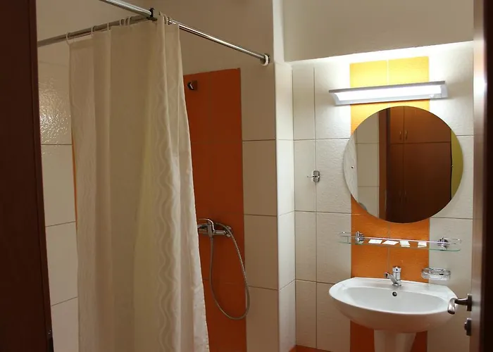U Přehrady Hotel 2*